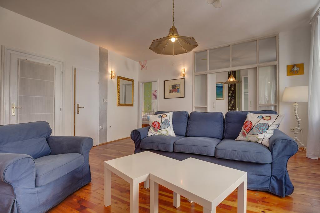 Apartments Mandarina Mali Lošinj Quarto foto