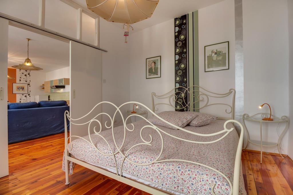 Apartments Mandarina Mali Lošinj Quarto foto