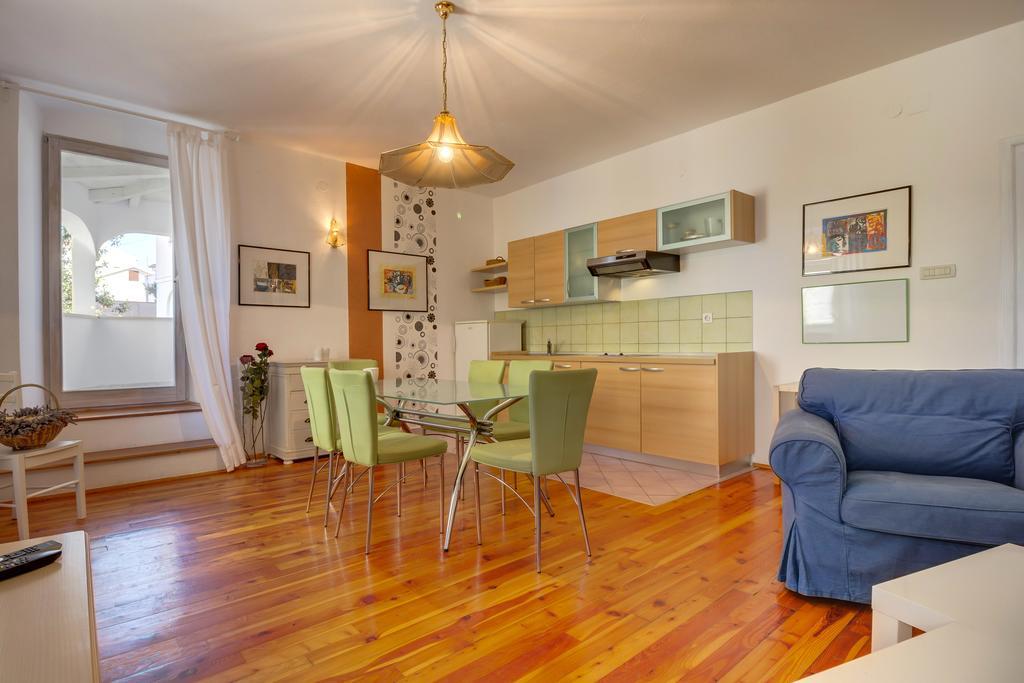 Apartments Mandarina Mali Lošinj Quarto foto