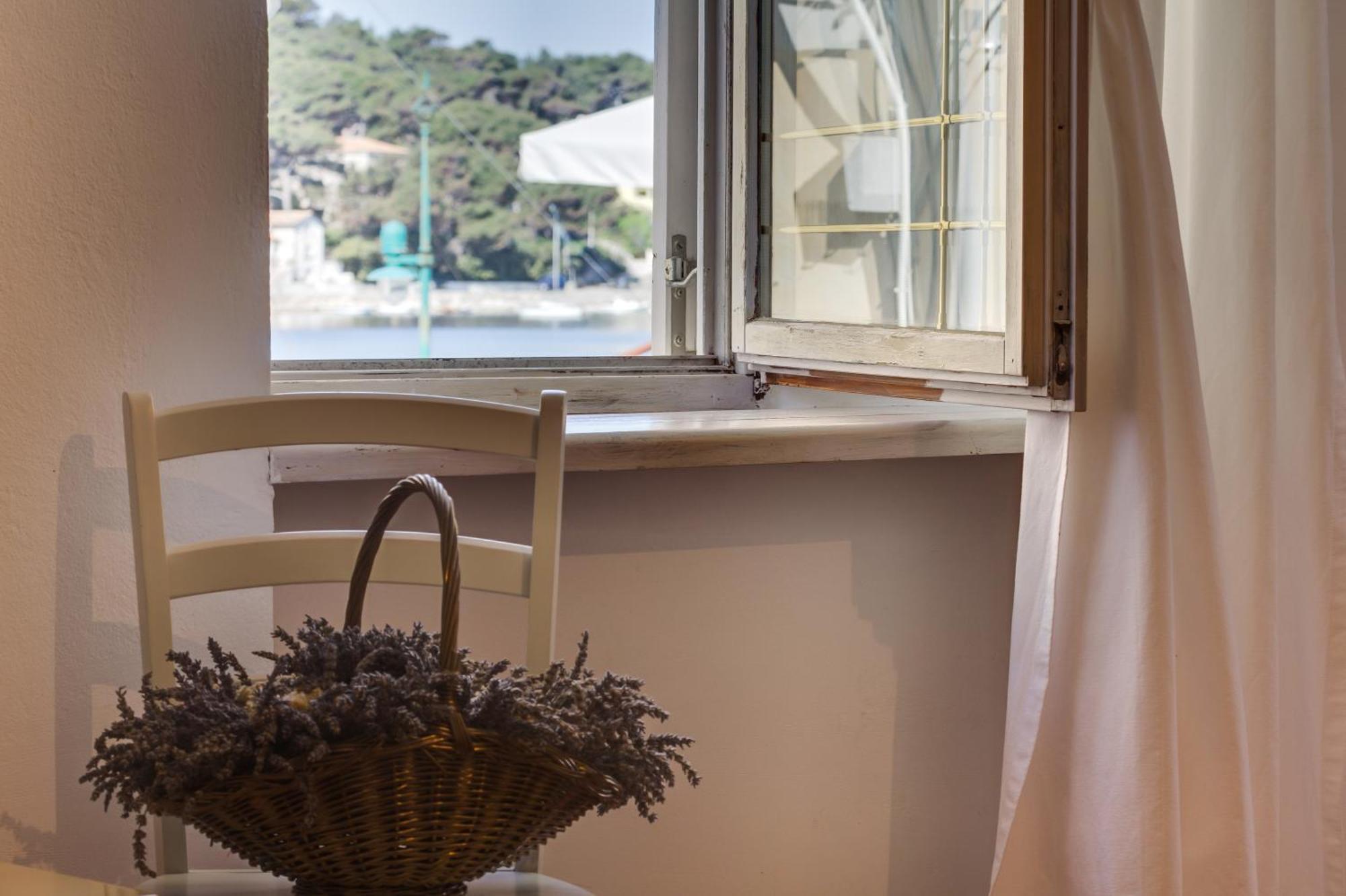 Apartments Mandarina Mali Lošinj Quarto foto