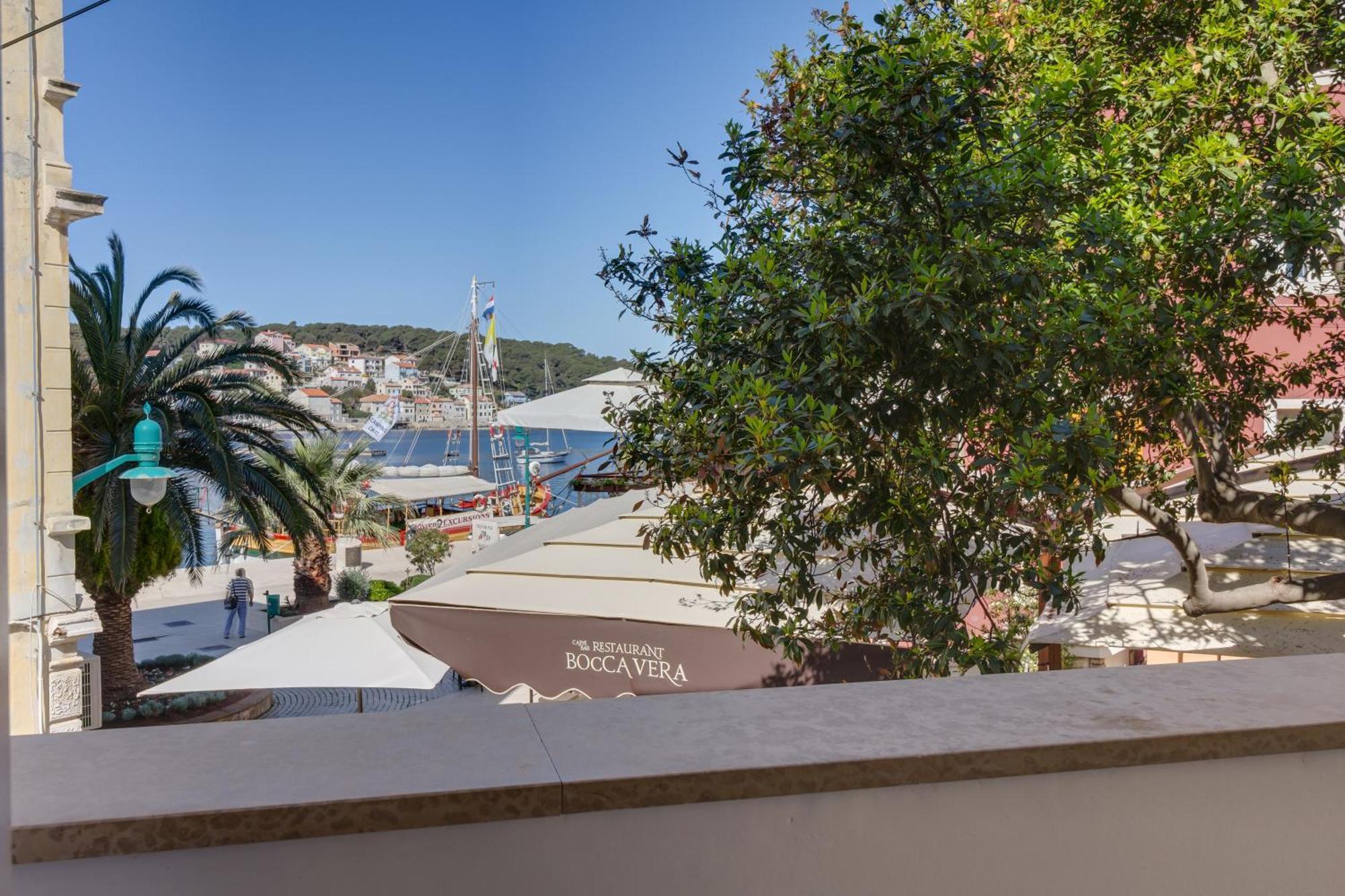Apartments Mandarina Mali Lošinj Quarto foto